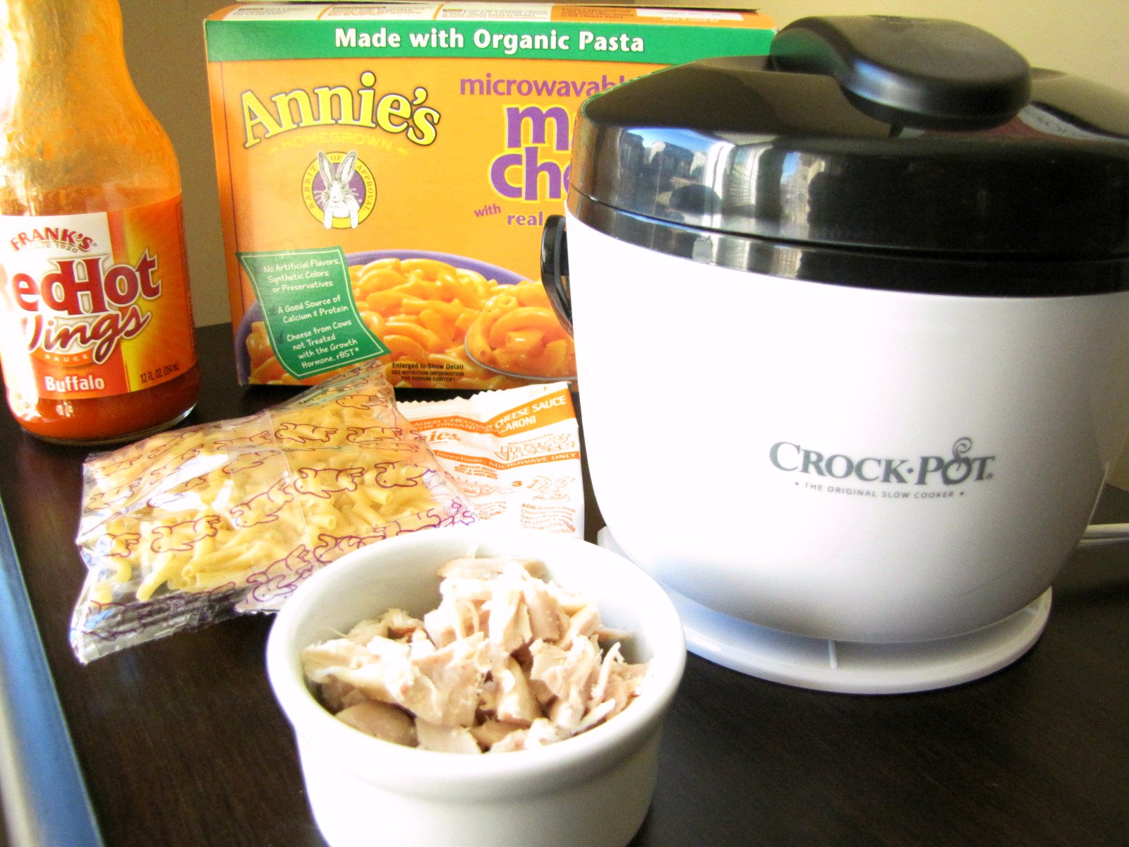 lunch crock pot, red hot wing sauce, mac & cheese, container of cooked chicken