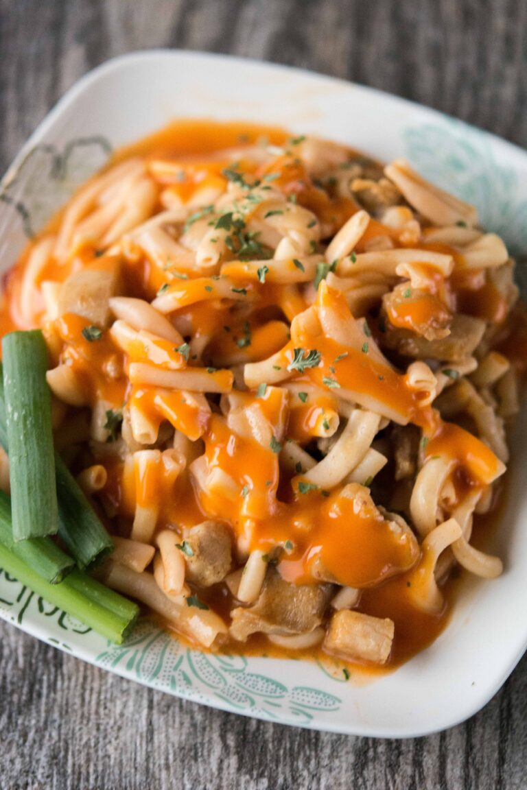 Slow Cooker Buffalo Chicken Mac and Cheese, Lunch Size!