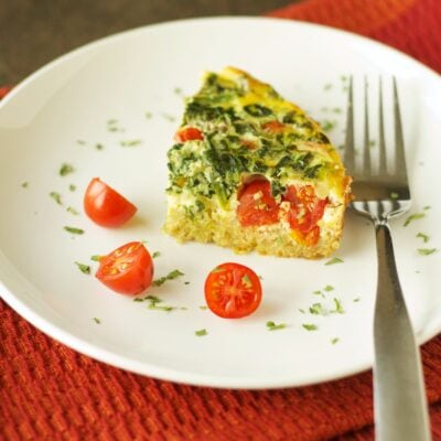 Slow Cooker Quinoa Breakfast Casserole with Tomatoes and Spinach