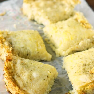 Slow Cooker Deep Dish Cheese Pizza with Cauliflower Crust