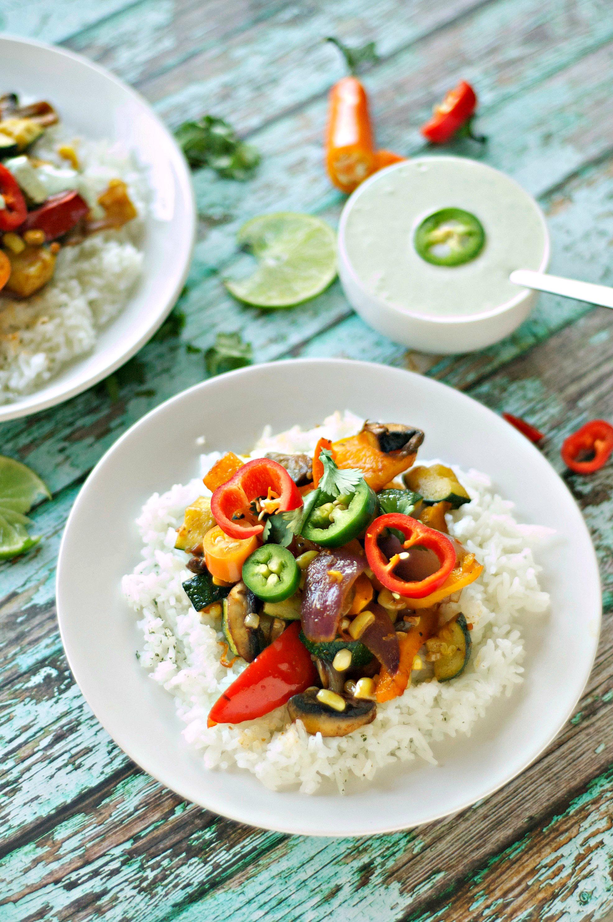 Quick Dinners in Under 30! Veggie Fajita Bowls with Zesty Lime Ranch