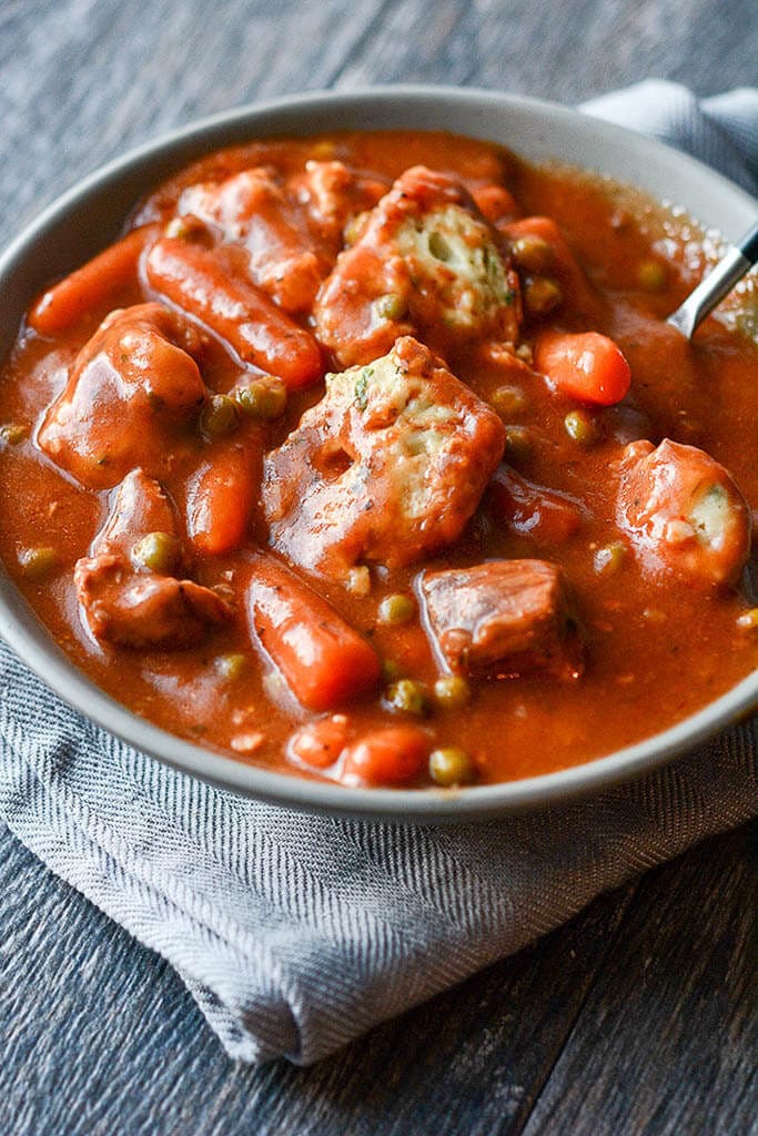 Never settle for boring stew when you can have this Slow Cooker Bef and Herbed Dumpling Stew instead!