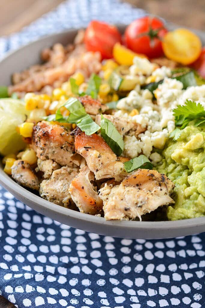 Who doesn't love a meal in a bowl? These Slow Cooker California Chicken bowls utilize fresh ingredients along with the ease of the slow cooker for a fresh amazing meal.
