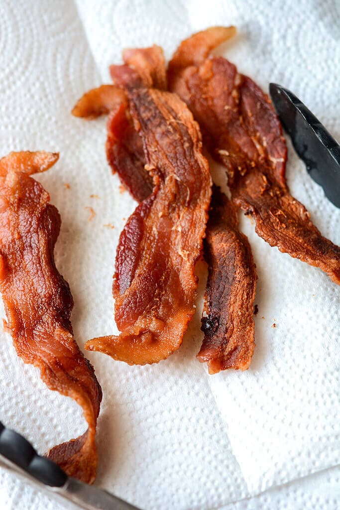 Bacon draining on paper towels - Slow Cooker Chicken White Cheddar Bacon Mac