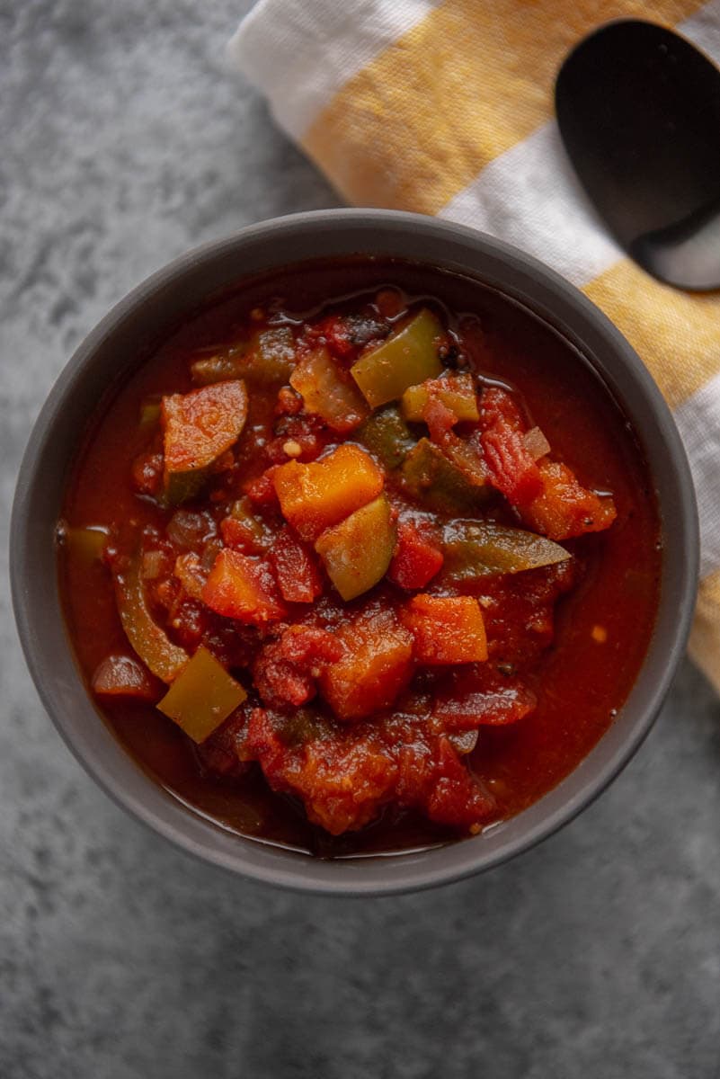 vegetarian chili in a gray bowl
