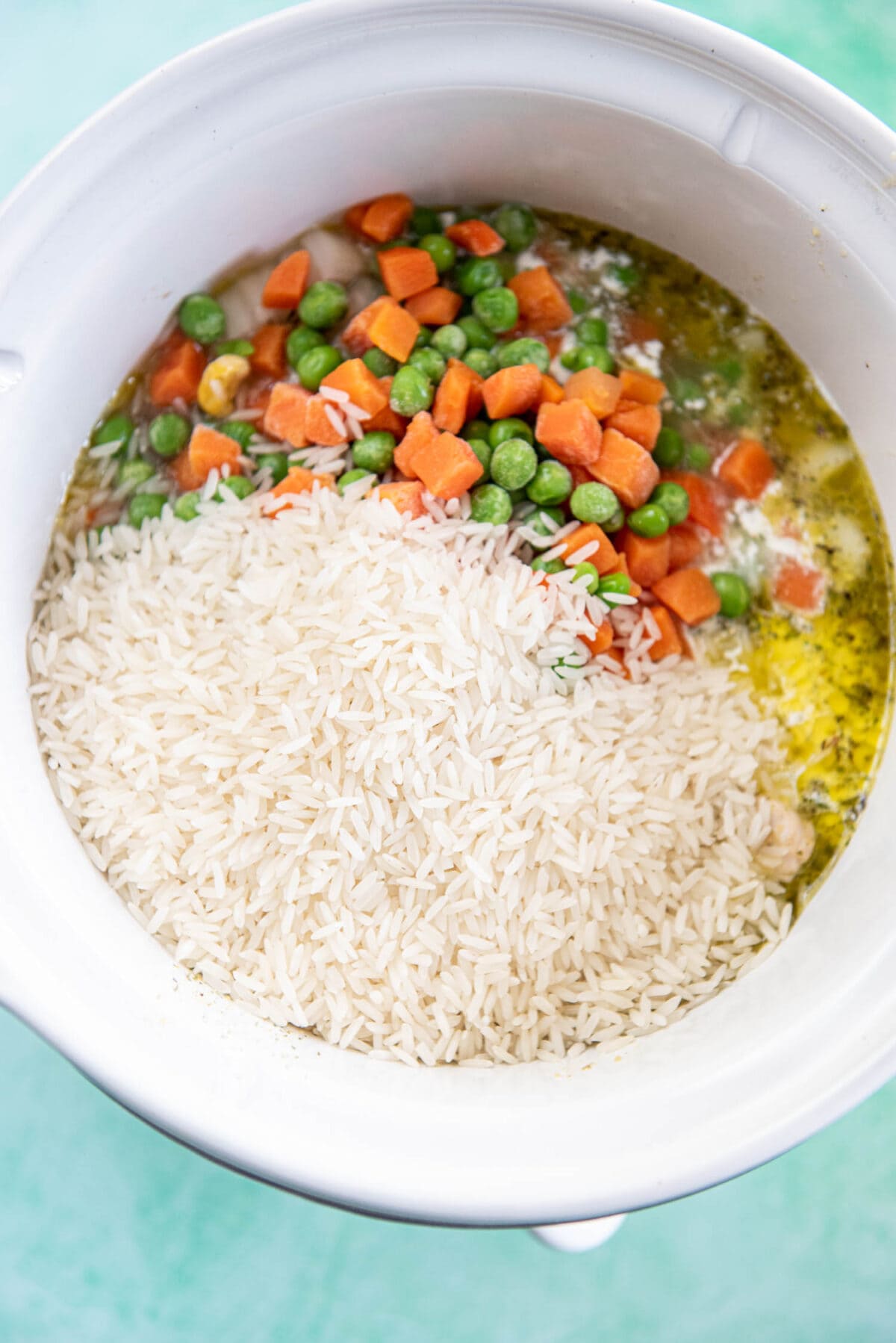 rice, carrots and peas over chicken in slow cooker