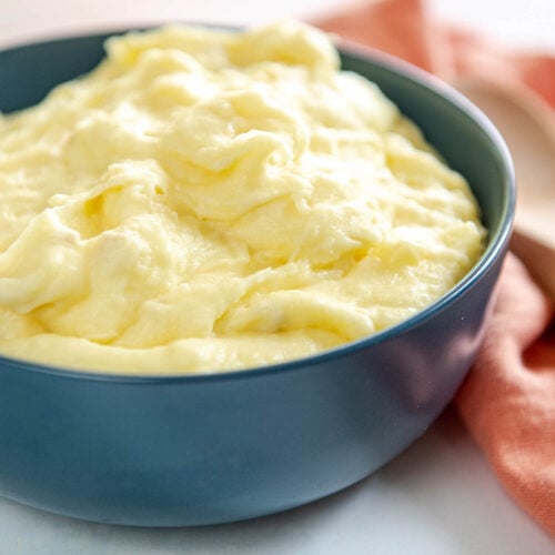 Slow Cooker Creamy Garlic Mashed Potatoes - Slow Cooker Gourmet