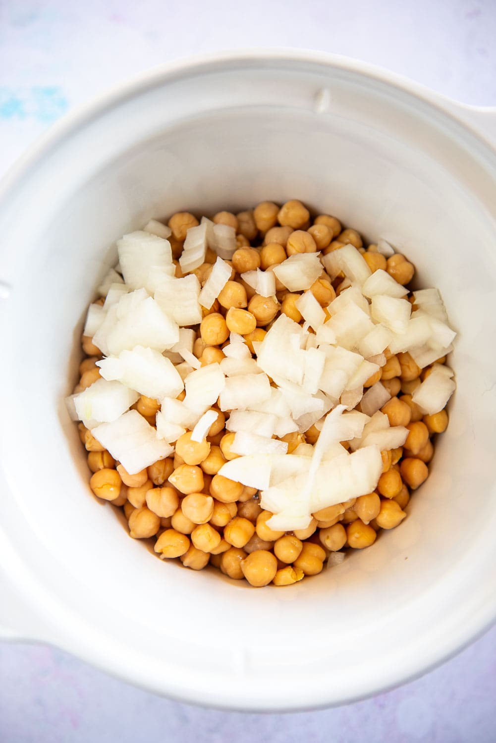 chickpeas and onions in slow cooker