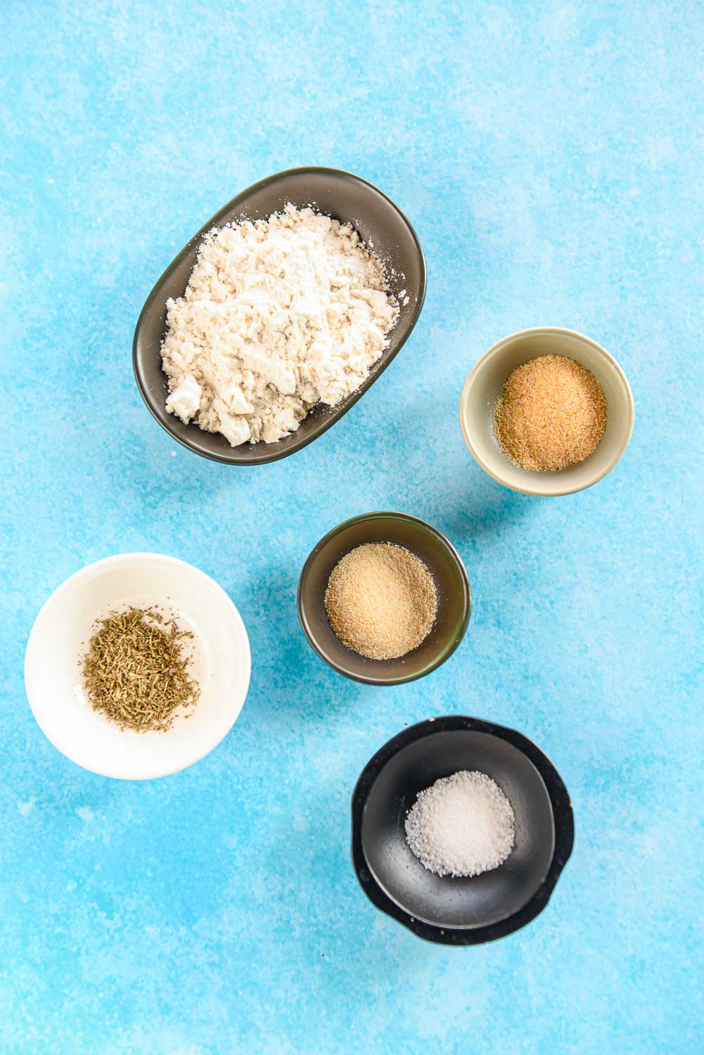 ramekins of flour, garlic powder, onion powder and salt