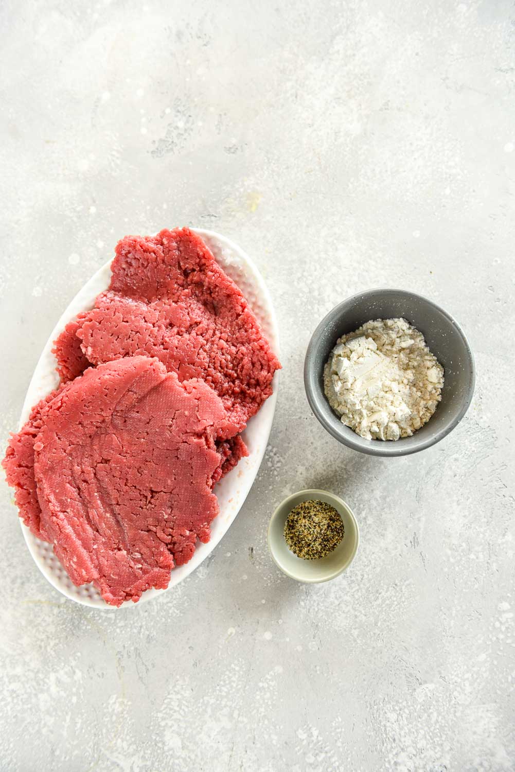 Ground beef, flour, steak seasonings