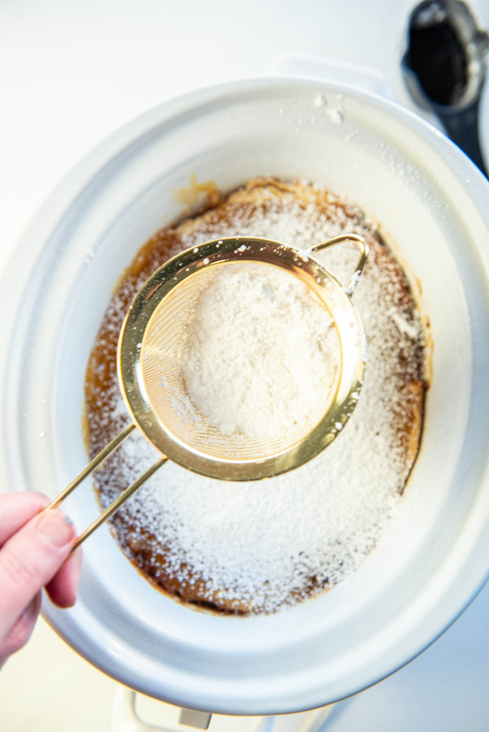 powdered sugar above slow cooker