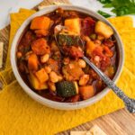 Large bowl of vegetarian chili served with saltine crackers