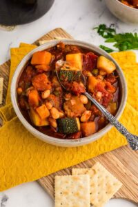 Large bowl of vegetarian chili served with saltine crackers
